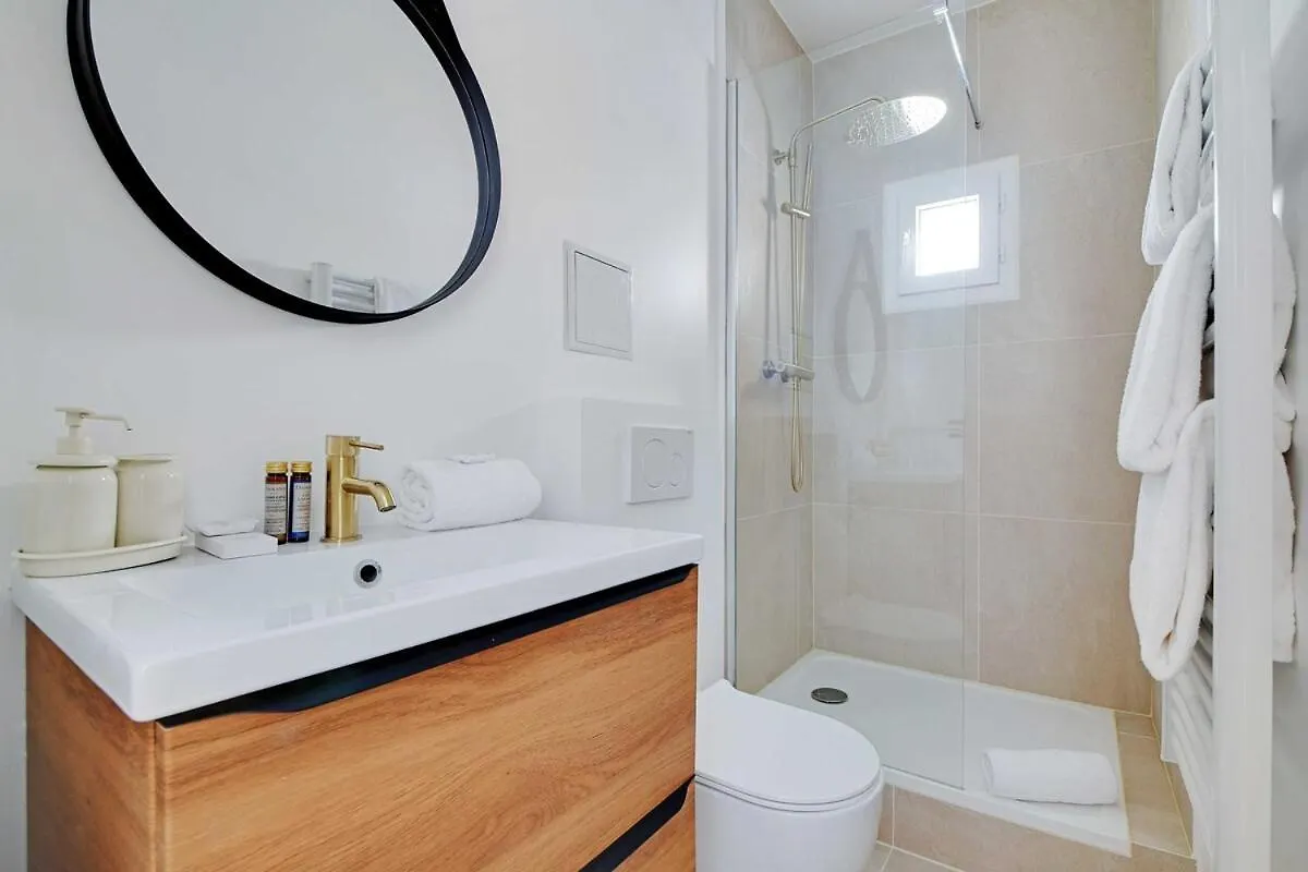 Apartment Studio-Suite 4 Stars, 15M From Eiffel, Refined Paris
