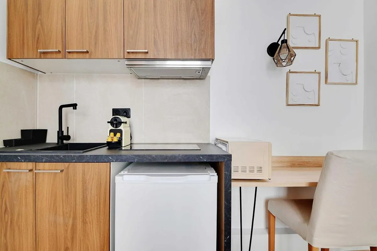 Studio-Suite 4 Stars, 15M From Eiffel, Refined Paris Apartment